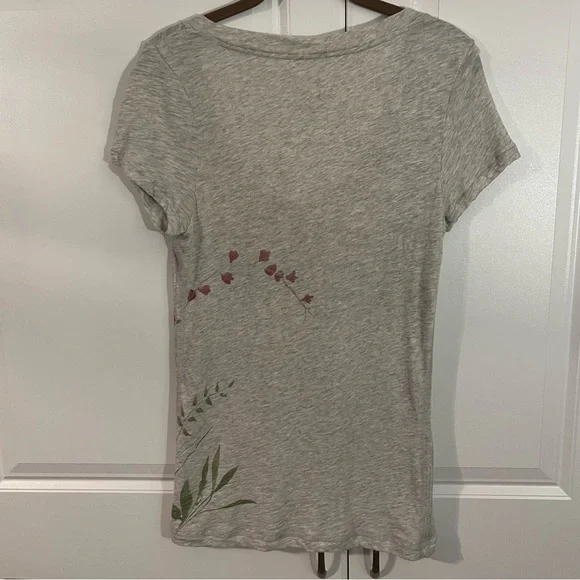Aerie Light Gray and Pink Floral V-Neck Tee- Medium - Picture 3 of 4